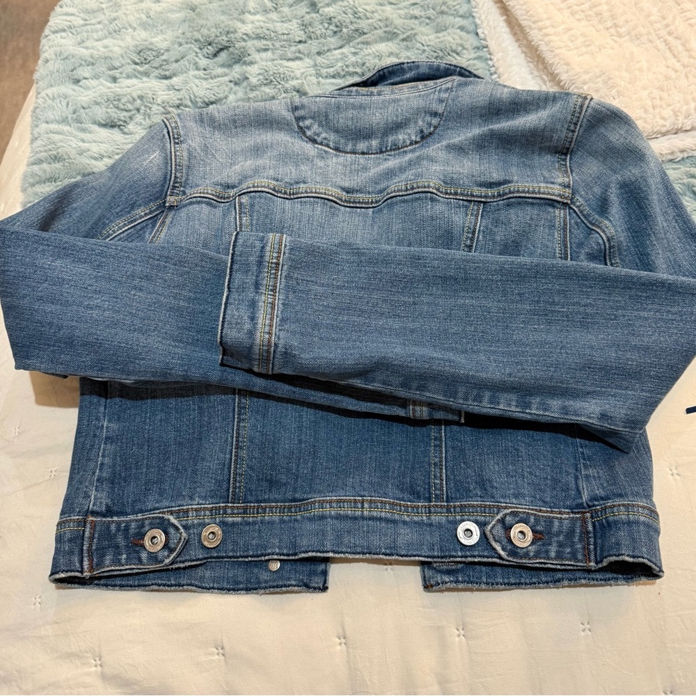 Miss Me Blue Cancun Cropped Jean Jacket with Contrast Stitching Size Large - Picture 2 of 9